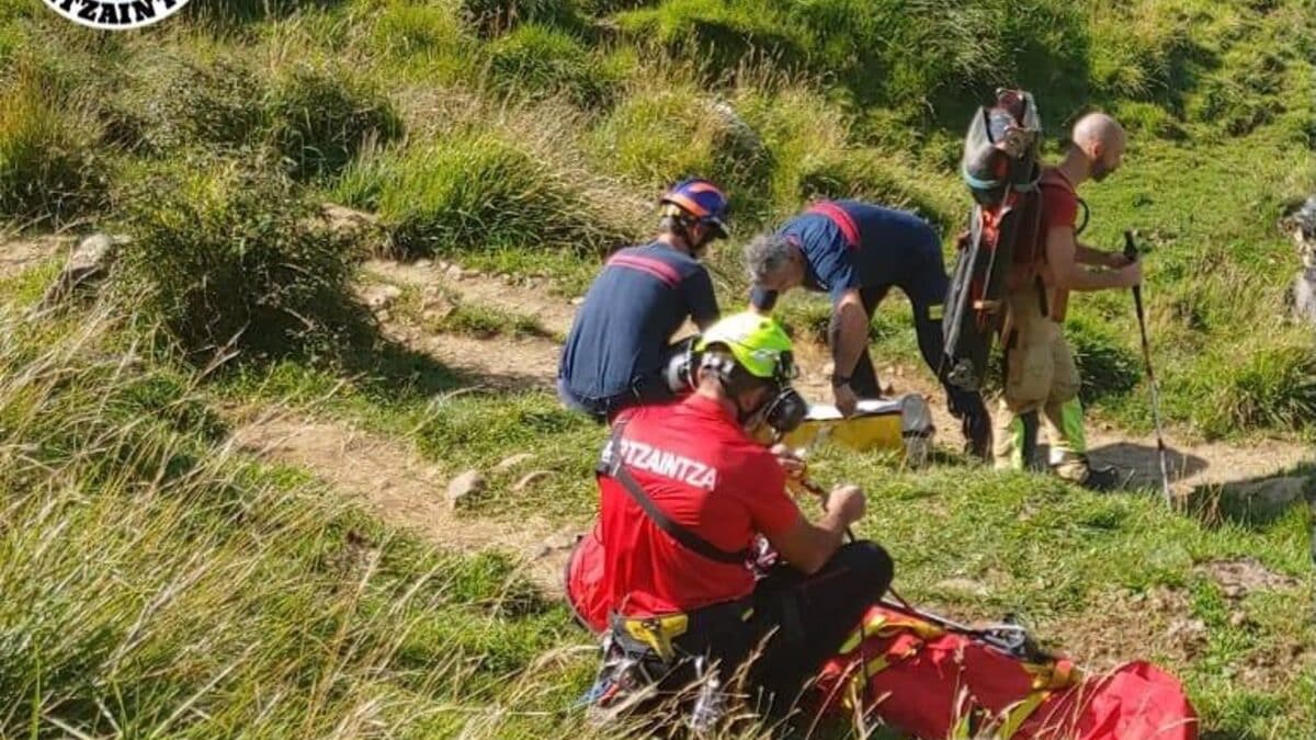 Rescate de dos mujeres en el monte Aitzgorri (Gipuzkoa)