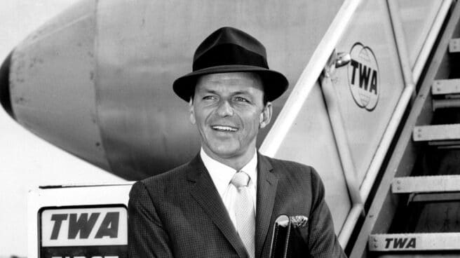 Frank Sinatra, en una imagen en donde se aprecian sus dientes híperperfectos