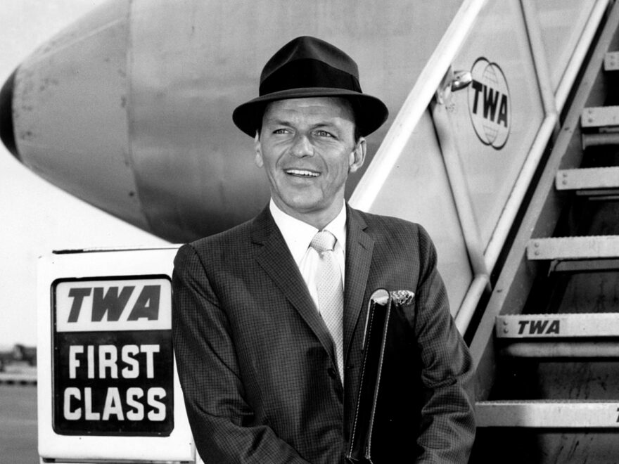 Frank Sinatra, en una imagen en donde se aprecian sus dientes híperperfectos