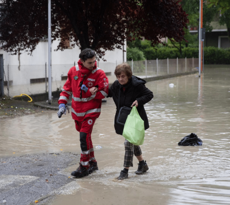 Las inundaciones en Italia causan cinco muertos, miles de evacuados y varios desaparecidos