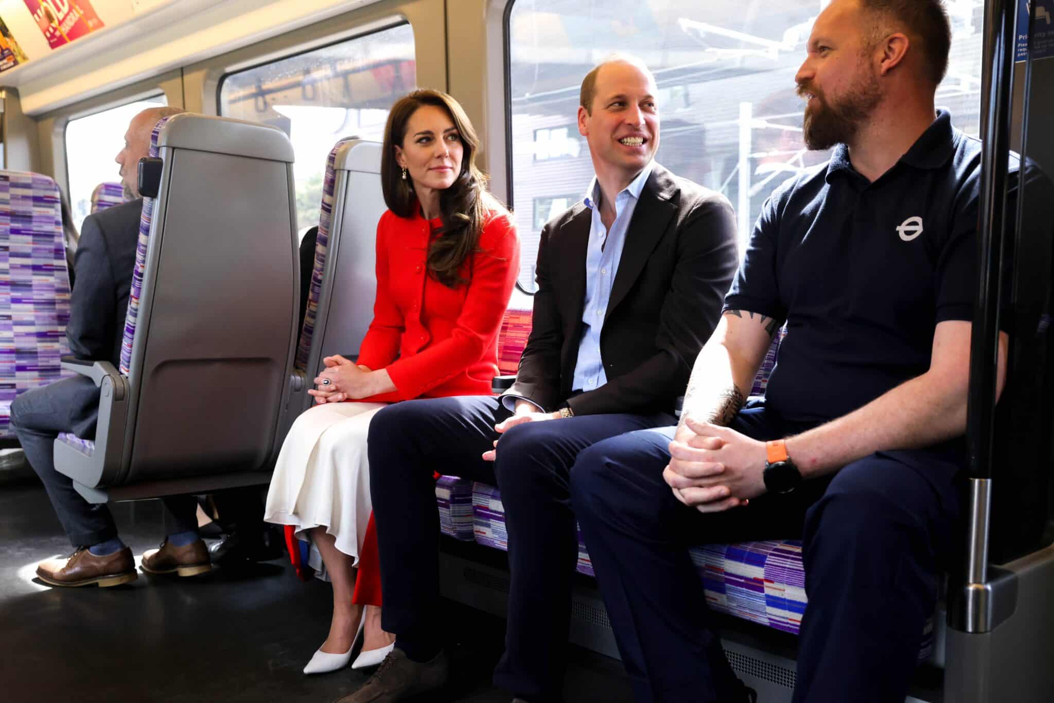 En su última salida, los príncipes de Gales viajaron en metro como si fueran ciudadanos de a pie