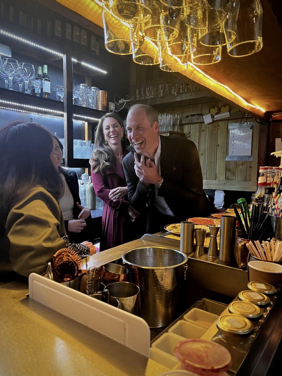 Durante una de sus últimas salidas, los príncipes de Gales llamaron a un cliente de este bar