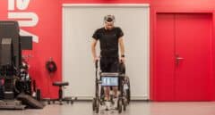 Un tetrapléjico vuelve a andar gracias a un implante digital que reconecta médula y cerebro