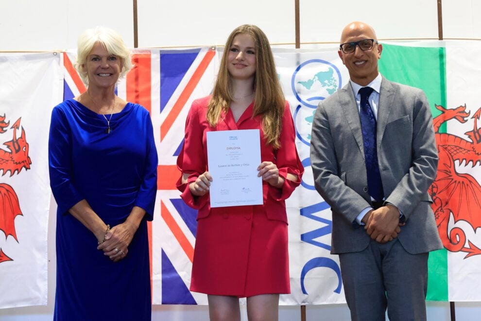 Leonor recoge su diploma en el UWC Atlantic College