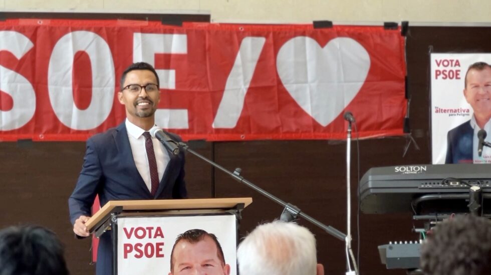Hafdalla Bachir, en un acto de campaña del PSOE en la localidad granadina de Peligros.