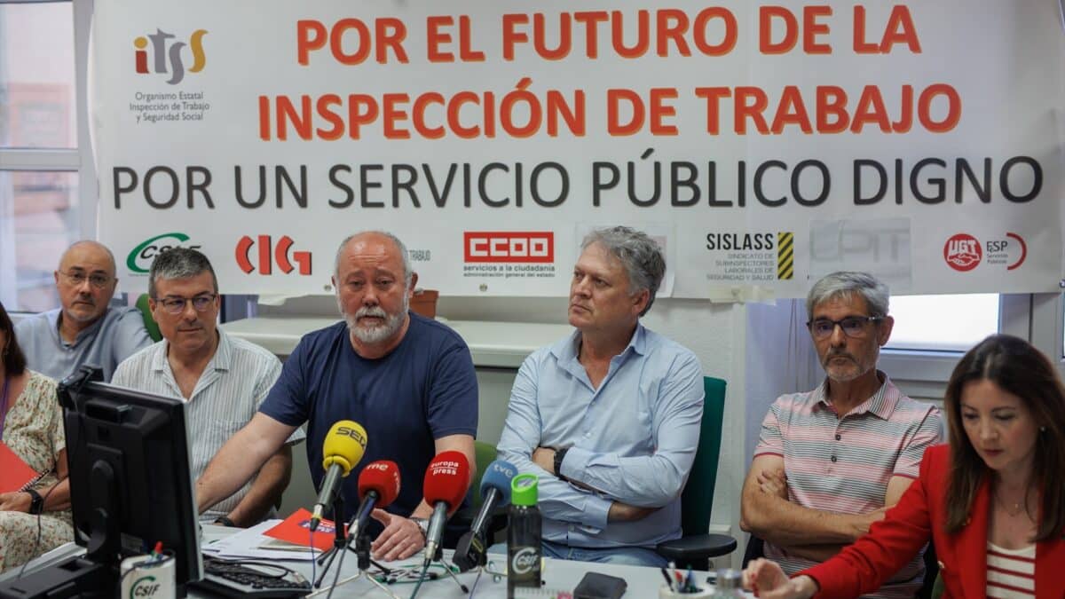 Portavoces de los sindicatos convocantes de la huelga de la Inspección de Trabajo, en una rueda de prensa este martes.