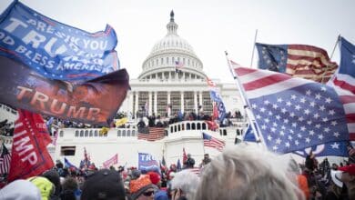 Condenan al líder de Oath Keepers a 18 años de cárcel por el asalto al Capitolio en Estados Unidos