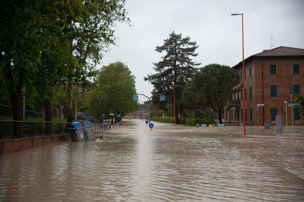 Inundación en Italia, Secenia, por un desbordamiento del rio Savio