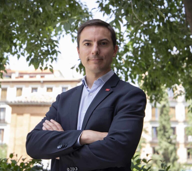 Juan Lobato: "No es que compare a Más Madrid con IU y el PCE: es que son lo mismo"
