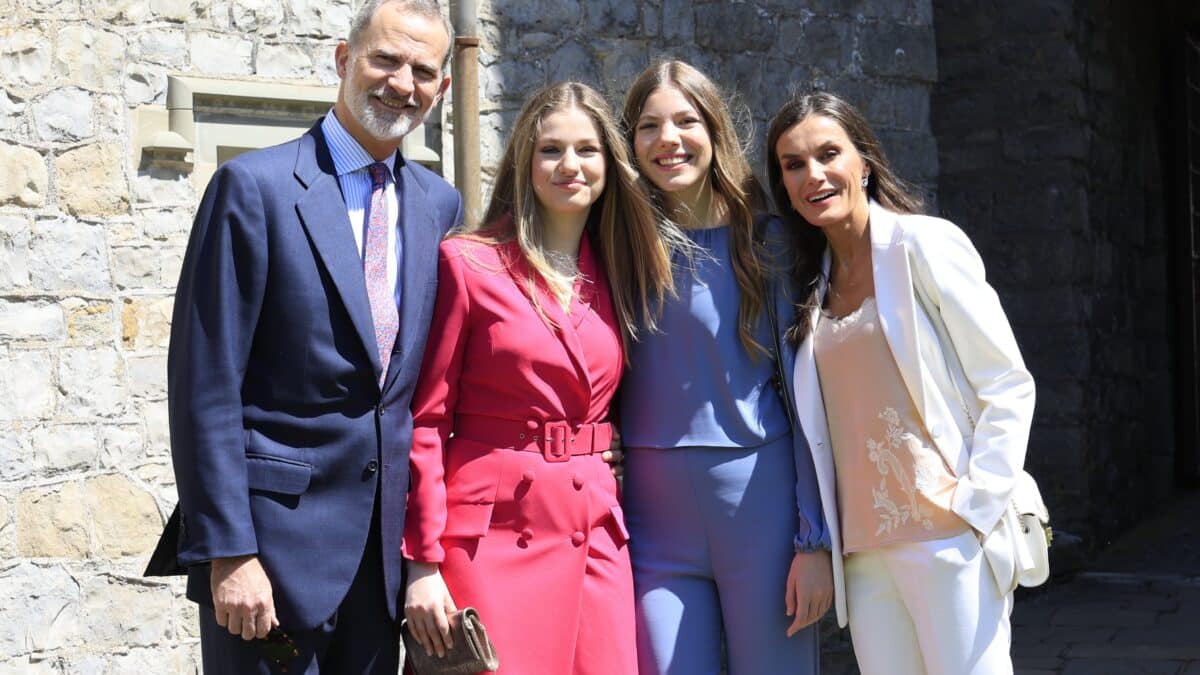 Los reyes Felipe y Letizia acompañan a Leonor en su graduación, a la que también ha acudido la infanta Sofía