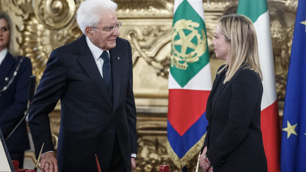 El presidente de Italia, Sergio Mattarella, junto a la primera ministra, Giorgia Meloni