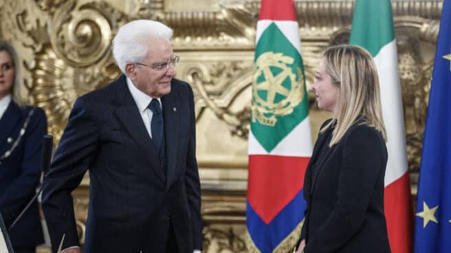 El presidente de Italia, Sergio Mattarella, junto a la primera ministra, Giorgia Meloni