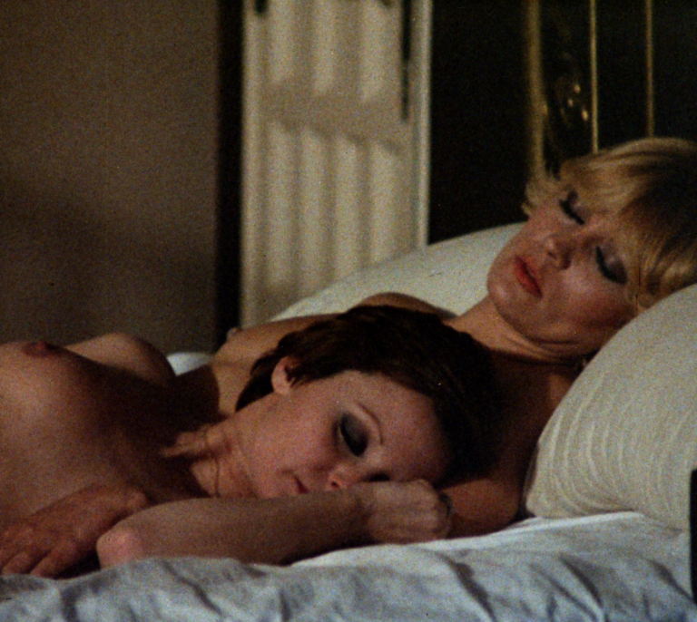 'Me siento extraña', la película lésbica con Bárbara Rey que cambió la vida de Rocío Dúrcal