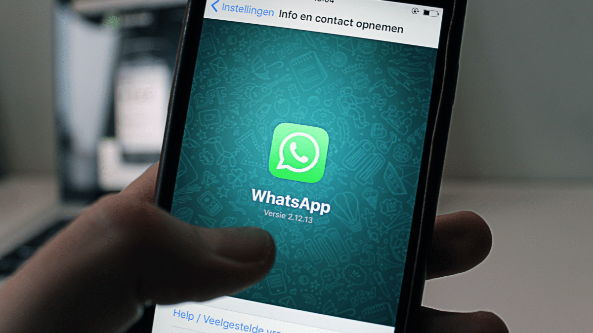 última actualización de whatsapp en la que se incluye la novedad de editar los mensajes del chat