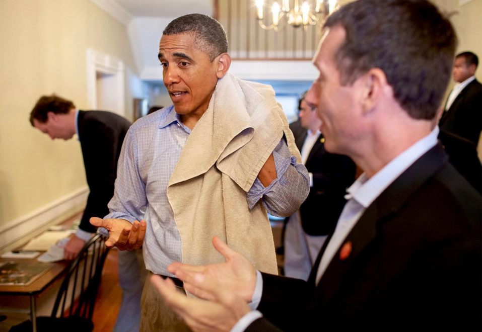 El presidente Obama tras un evento de campaña en 2012 en el que había llovido