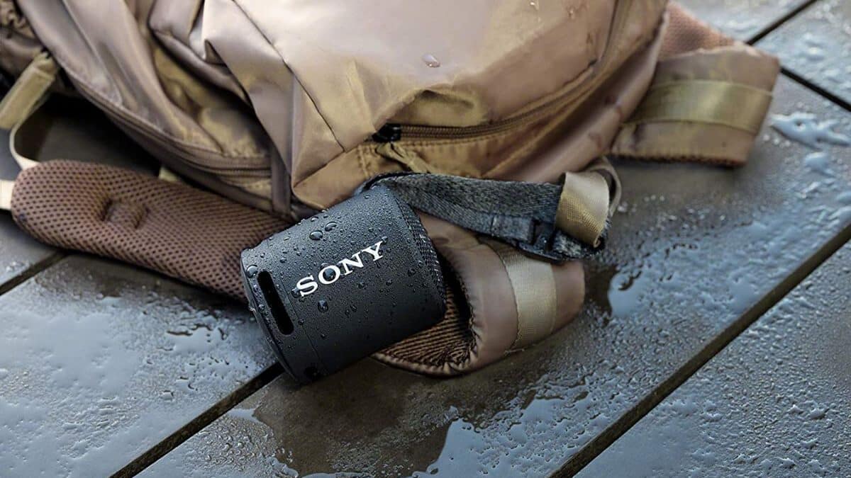 Este altavoz bluetooth Sony es resistente al agua ¡y cuesta menos de 40 euros!