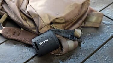 Este altavoz bluetooth Sony es resistente al agua ¡y cuesta menos de 40 euros!