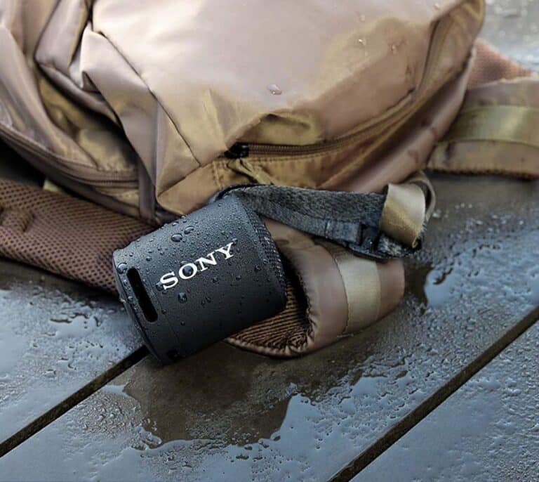 Este altavoz bluetooth Sony es resistente al agua ¡y cuesta menos de 40 euros!