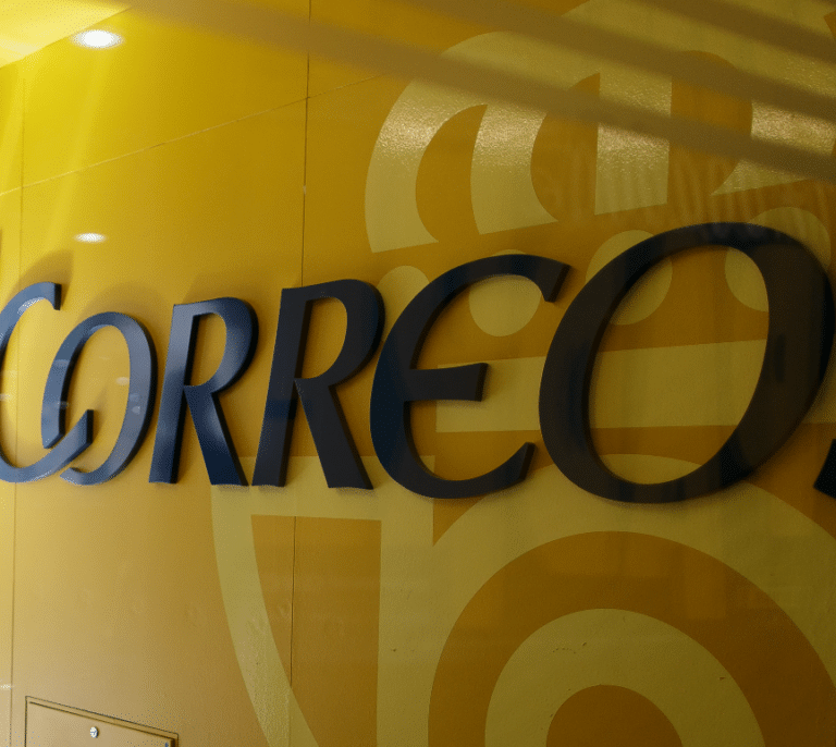 Correos reacciona a las palabras de Feijóo sobre el pago a los carteros por el 23-J