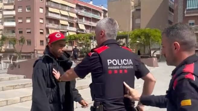 Padre de Lamine Yamal El padre de Lamine Yamal, jugador del Barça, destrozando una carpa de VOX en Barcelona
