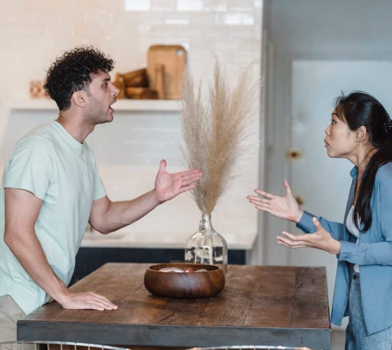 Un estudio revela que las personas casadas que son infieles no se arrepienten del engaño