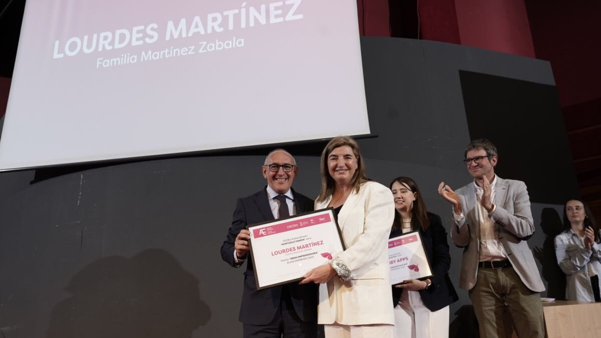 Lourdes Martínez Zabala recibe el premio Gran Emprendedor de Álava por su trayectoria empresarial
