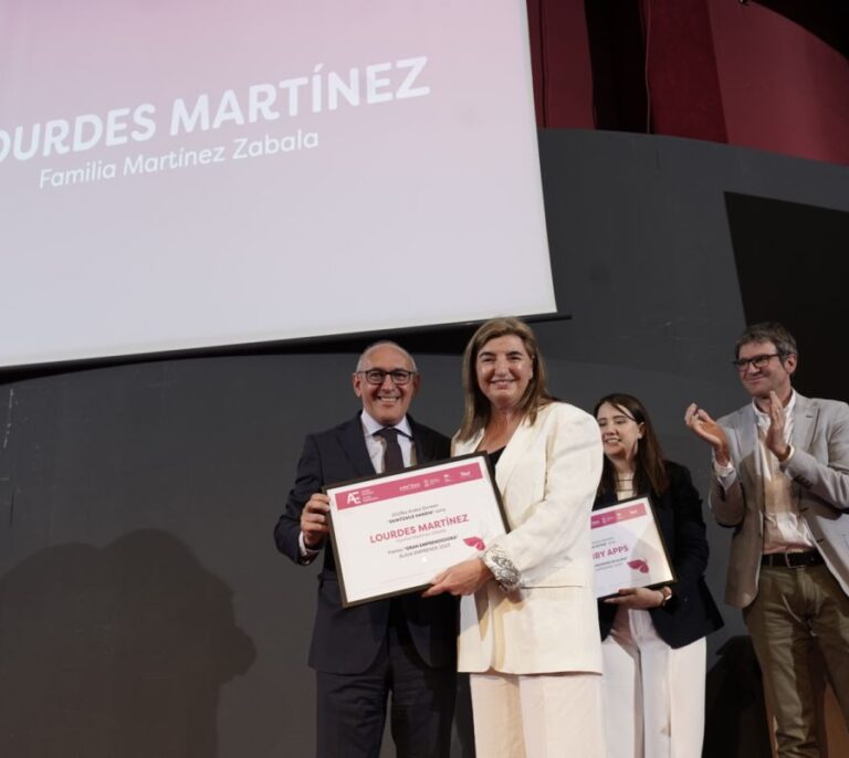 Lourdes Martínez Zabala recibe el premio Gran Emprendedor de Álava por su trayectoria empresarial