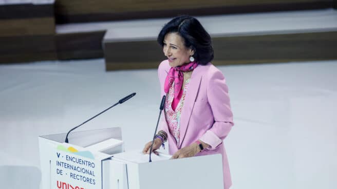 La presidenta del Banco Santander, Ana Botín, interviene durante el V Encuentro Internacional de rectores Universia, en la Ciudad de las Artes y las Ciencias