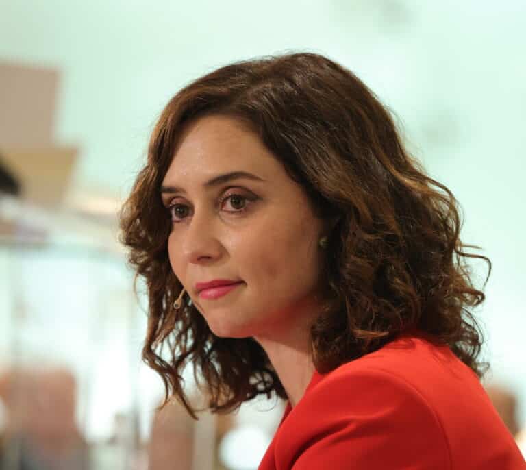 Familiares de víctimas de ETA piden a Ayuso que no banalice