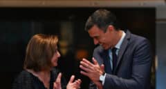 Sánchez condecora a Pelosi por "romper los techos de cristal" y su "defensa de la democracia"