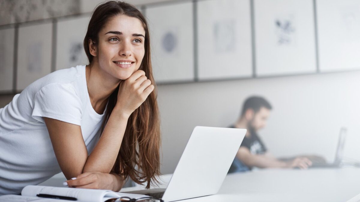 Así son las becas y talleres de formación continua de Banco Santander para quienes no quieren dejar de aprender