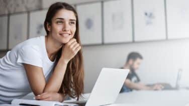 Así son las becas y talleres de formación continua de Banco Santander para quienes no quieren dejar de aprender