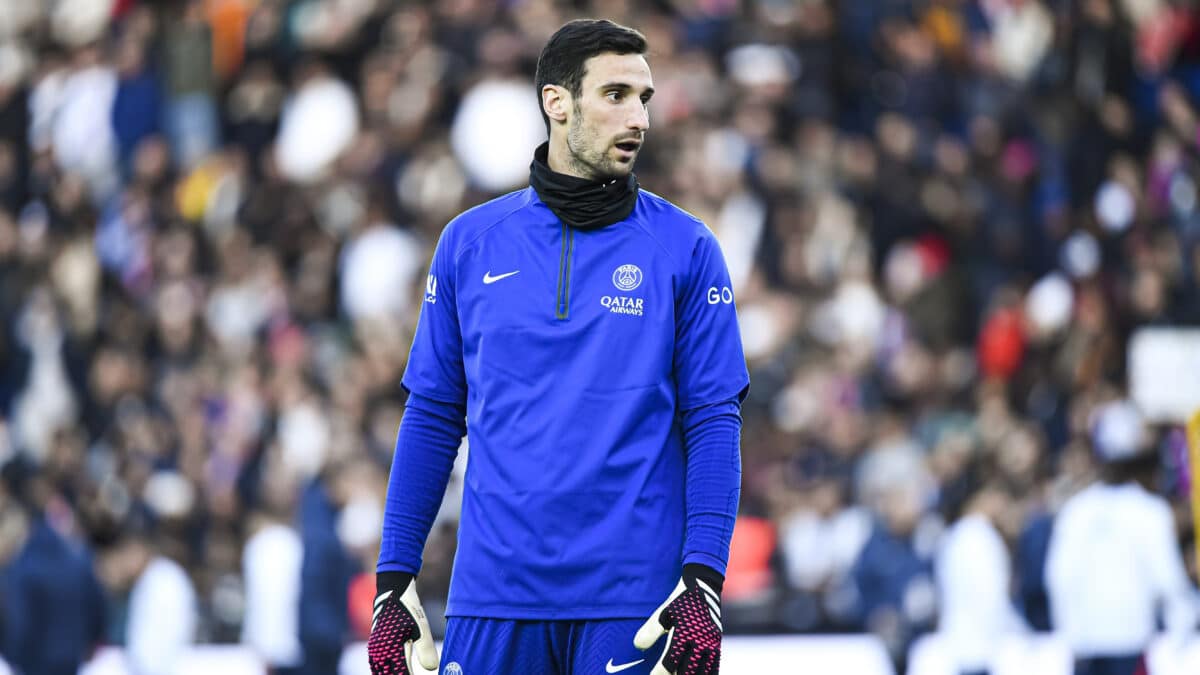 Sergio Rico González, portero, durante el entrenamiento público del equipo de fútbol Paris Saint-Germain (PSG) el 24 de febrero de 2023 en el estadio Parc des Princes de París