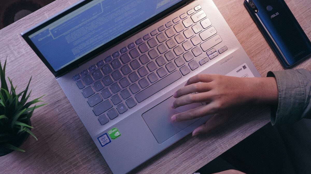 ¡Descuentazo en PcComponentes!: este ordenador portátil top ventas de ASUS tiene más de 170 euros de descuento