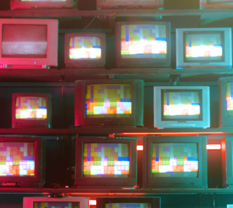 El consumo televisivo sigue bajando: 3 horas al día por persona en abril, 17 minutos menos que en 2022