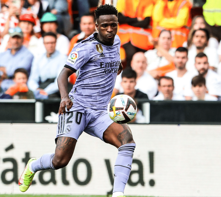 ¿Qué sanción le puede caer al Valencia por los insultos racistas a Vinicius?