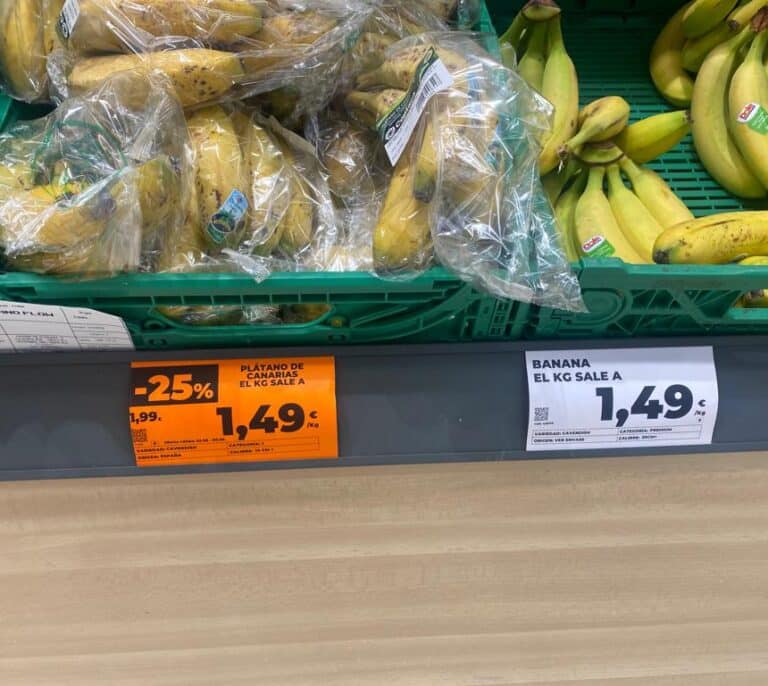 El plátano de Canarias cae a precios de la banana tras costar más de tres euros hace un año