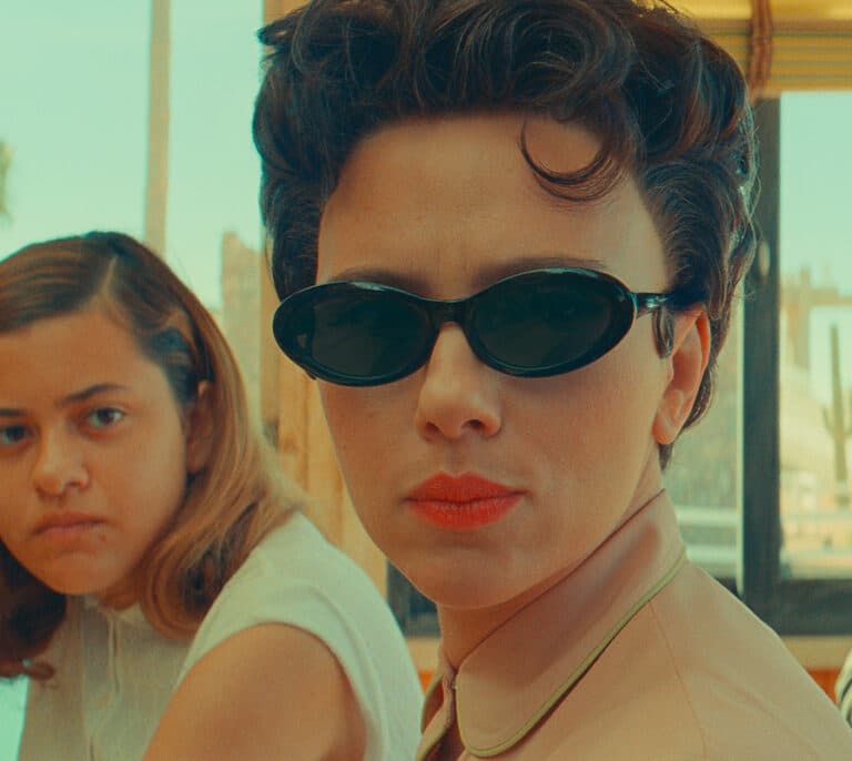 El retro naíf de 'Asteroid City': claves del universo visual de Wes Anderson