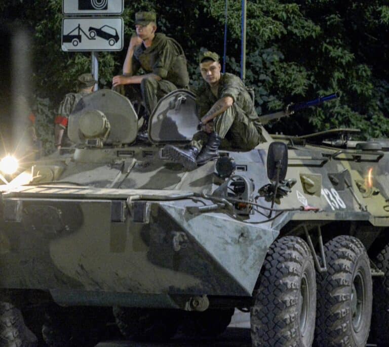 Los mercenarios de Wagner se repliegan "para evitar un baño de sangre" y Prigozhin se exilia en Bielorrusia