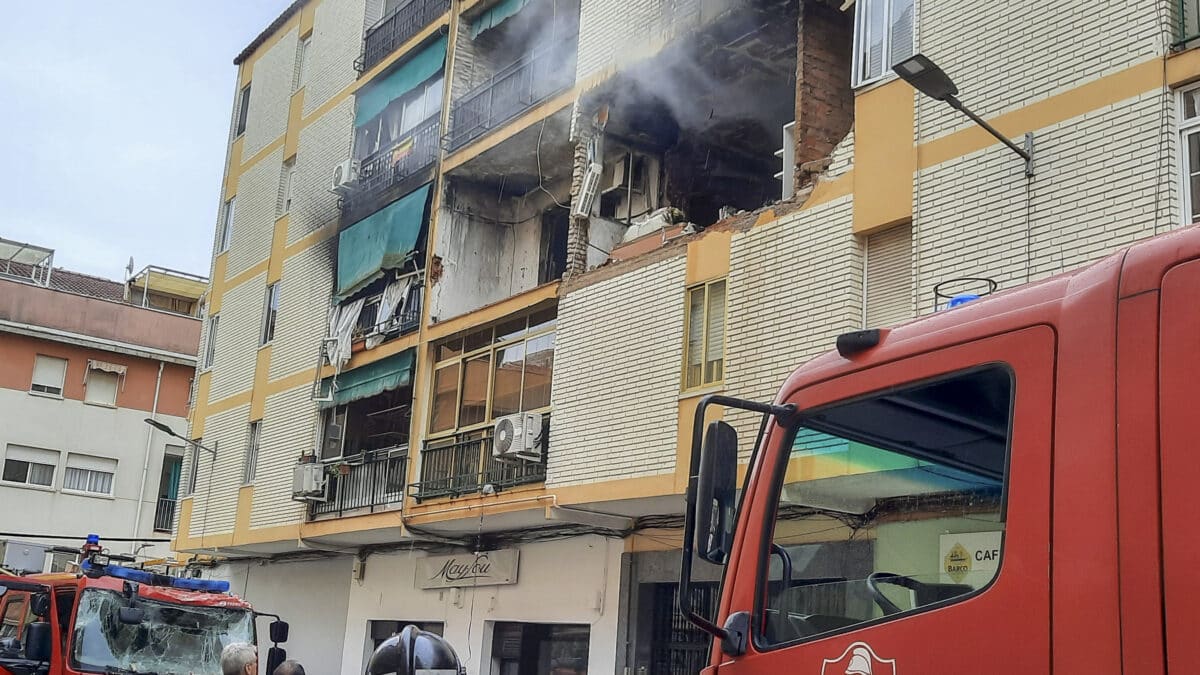 Una explosión en una vivienda de Badajoz provoca un muerto, una decena de heridos y cuantiosos daños