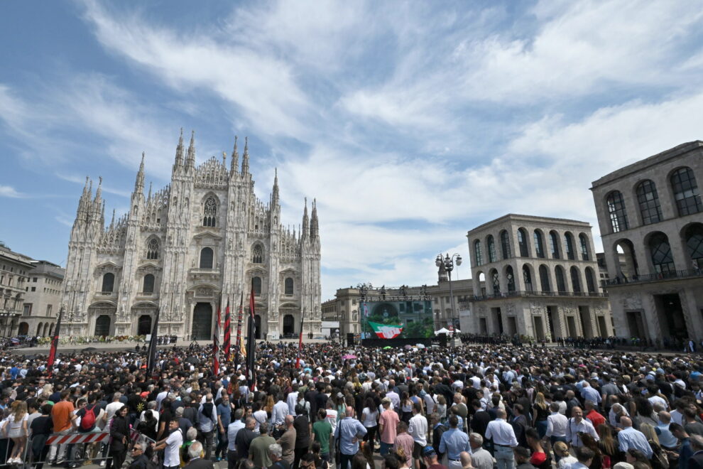 Vista general de la Piazza del Duomo y la Catedral de Milán (Duomo) antes del funeral de estado del ex primer ministro italiano