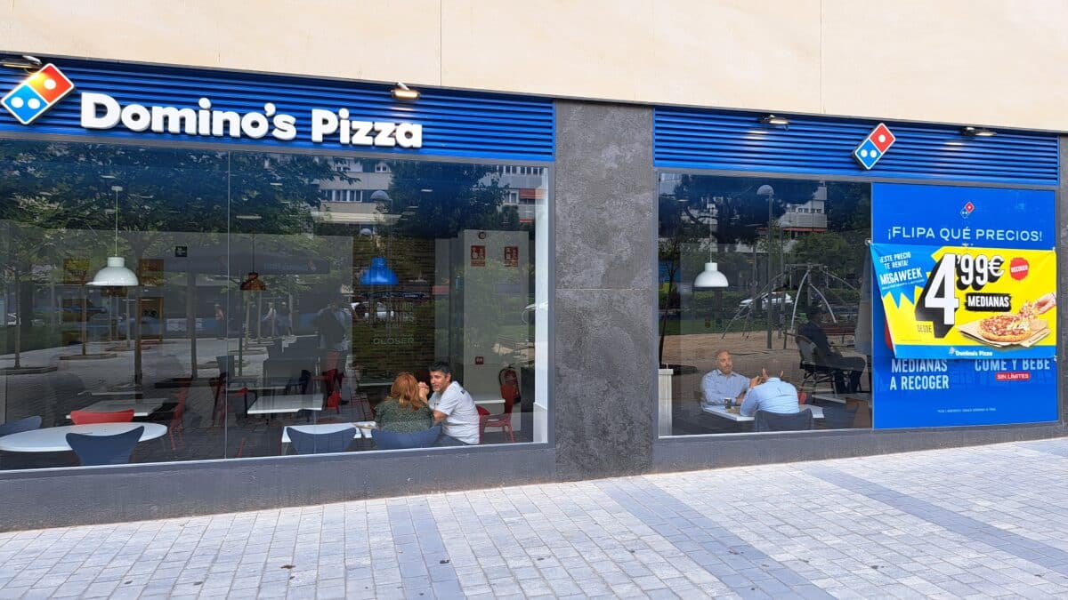 Uno de los últimos locales de Domino's Pizza en Madrid.