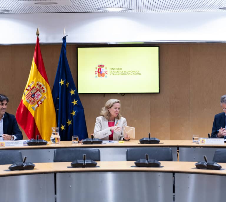 El Gobierno pedirá a Competencia y al Banco de España que vigilen la falta de remuneración de los depósitos