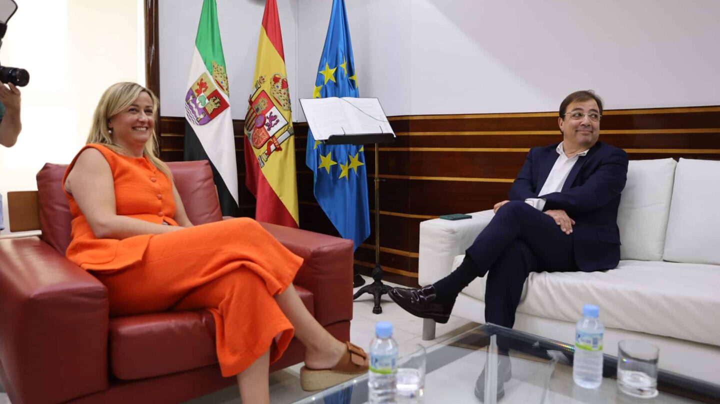 MÉRIDA (BADAJOZ), 27/06/2023.- La presidenta de la Asamblea, Blanca Martín, se reúne con el presidente del Grupo Parlamentario del PSOE, Guillermo Fernández Vara, dentro de la consulta previa a la propuesta de candidato o candidata la presidir la Junta de Extremadura EFE/ Jero Morales