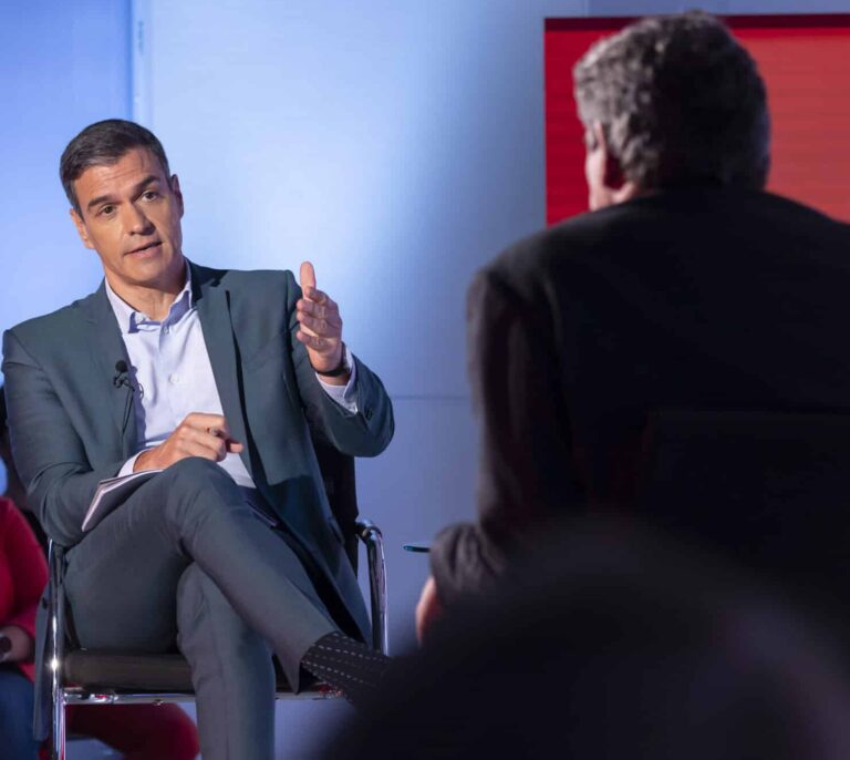 Sánchez reniega de Montero para recuperar el voto del "feminismo integrador"