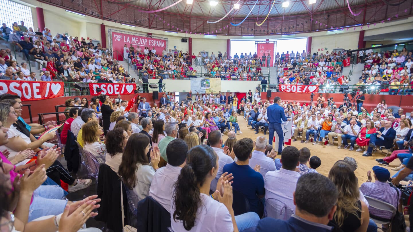 El secretario general del PSOE y presidente del Gobierno, Pedro Sánchez, durante su mitin en Puerto de la Cruz, en la isla de Tenerife, este pasado 24 de junio de 2023.