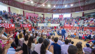 La "jaula de grillos" de los pactos de PP y Vox animan con "prudencia" al PSOE