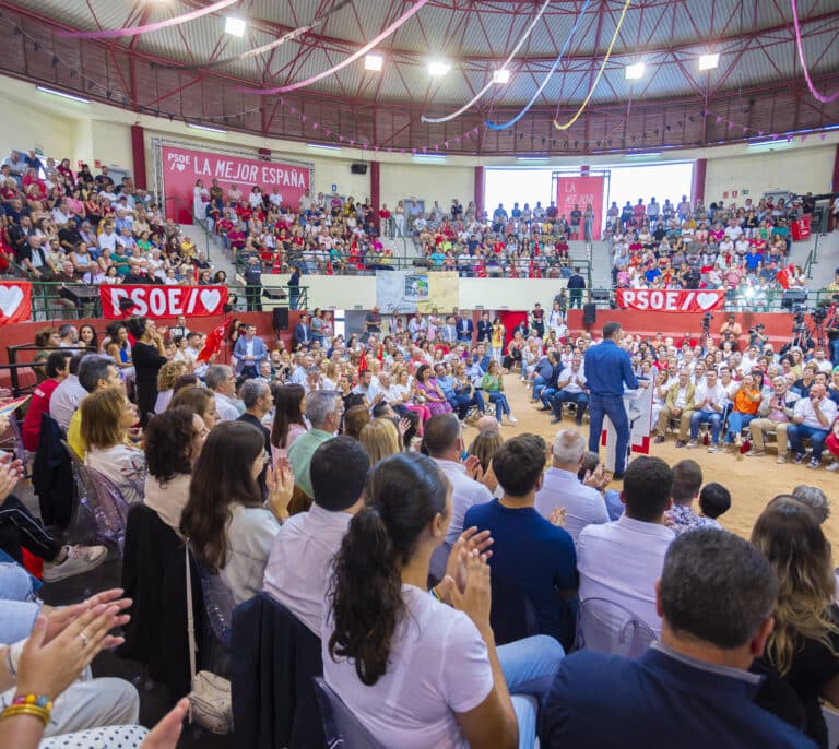 La "jaula de grillos" de los pactos de PP y Vox animan con "prudencia" al PSOE
