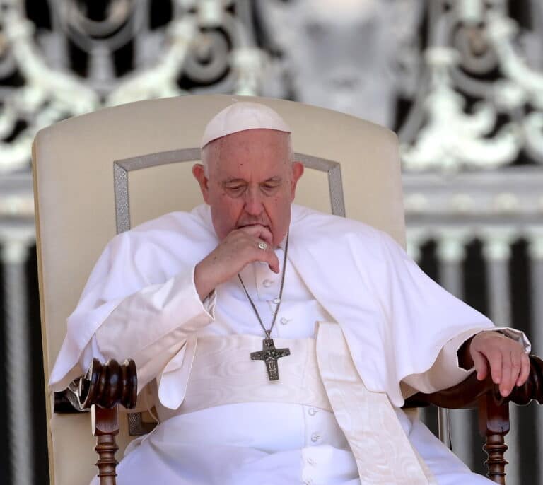 El Papa se recupera favorablemente tras la operación por una hernia abdominal