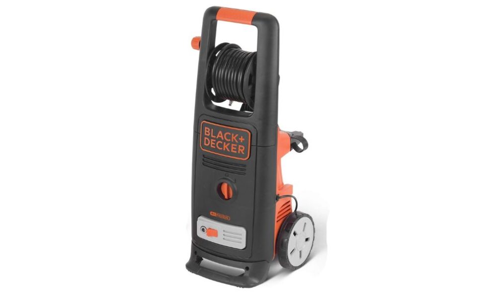 hidrolimpiadora en colores negro y naranja de marca black decker